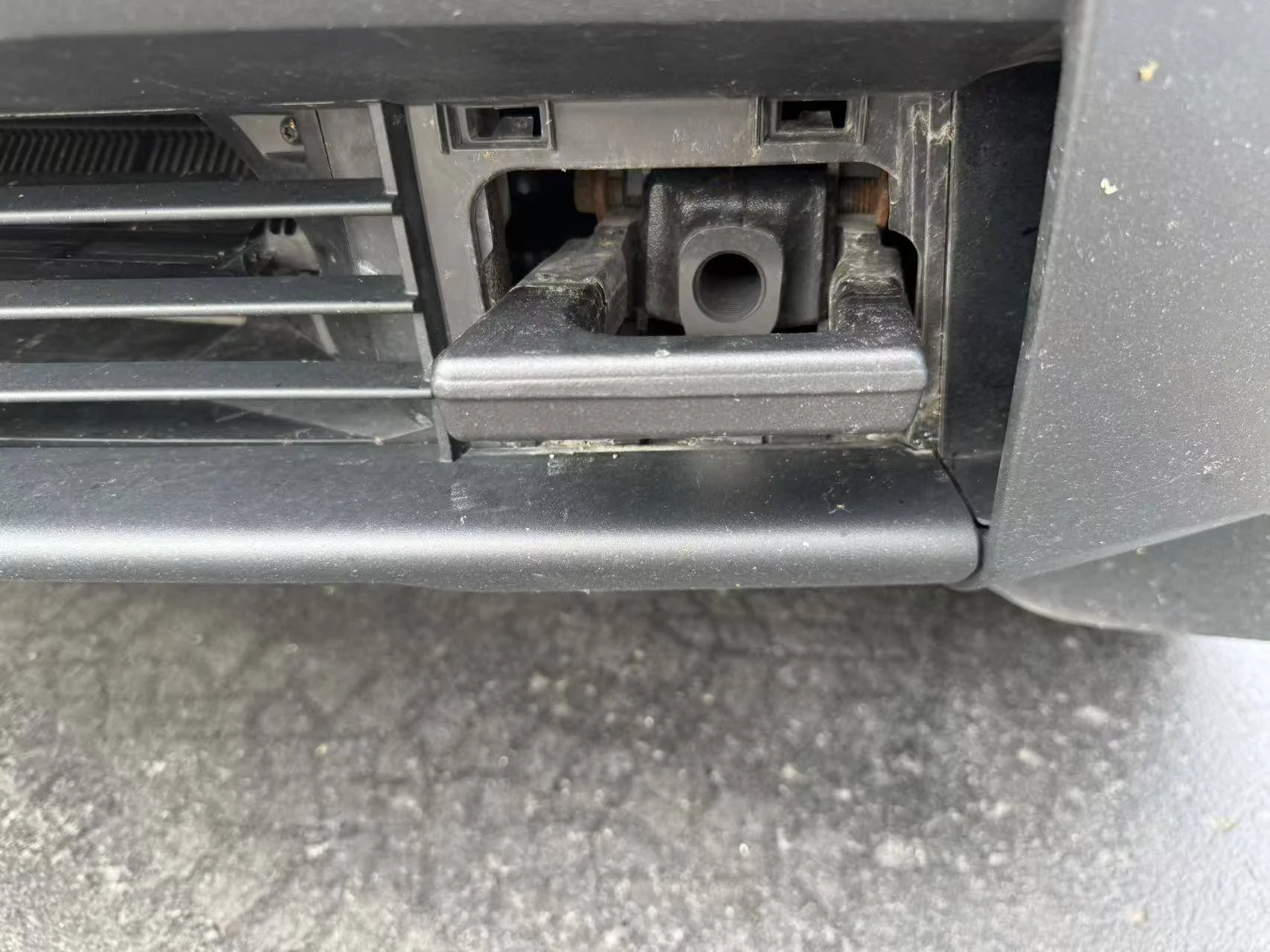 Tesla Cybertruck How much weight can this screw hole support 90d761dcfab8ca0acf6c26a58ca37072