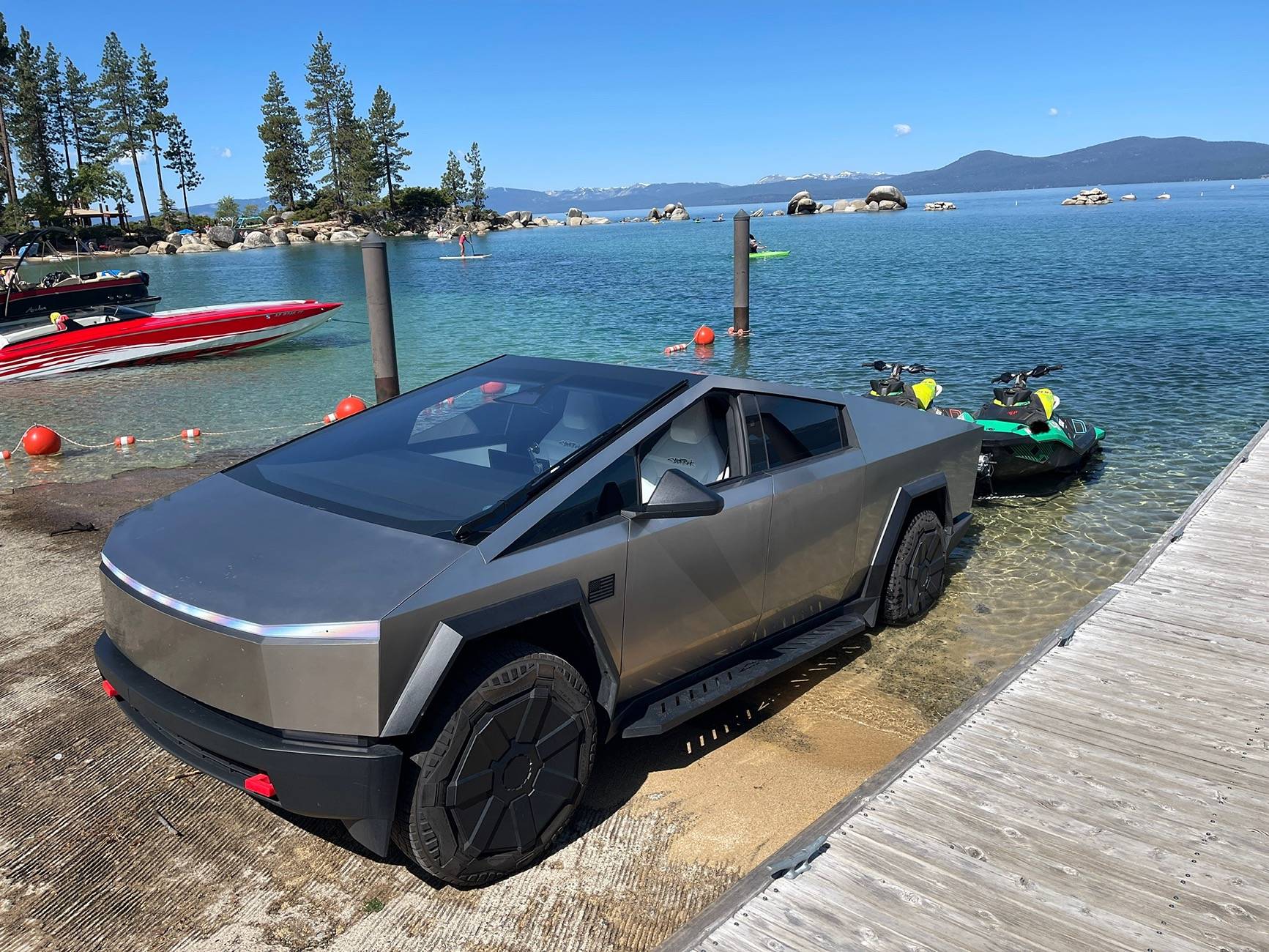Tesla Cybertruck What did you do TO / WITH your Cybertruck today? 👨🏻‍🔧🧰🚿🛠 IMG_9095