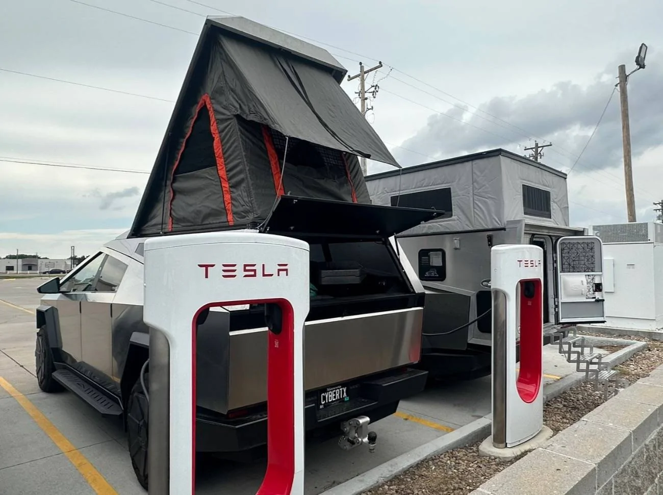 Tesla Cybertruck 🏕️ What is the "BEST" camper/cap/rack? 1750828766430-o0