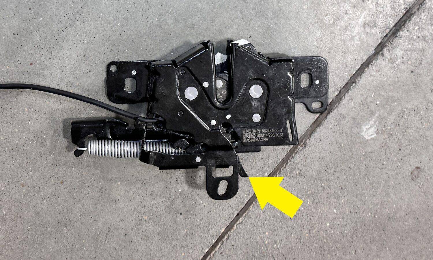 Tesla Cybertruck Front trunk not closing or opening 1750872117176-u0