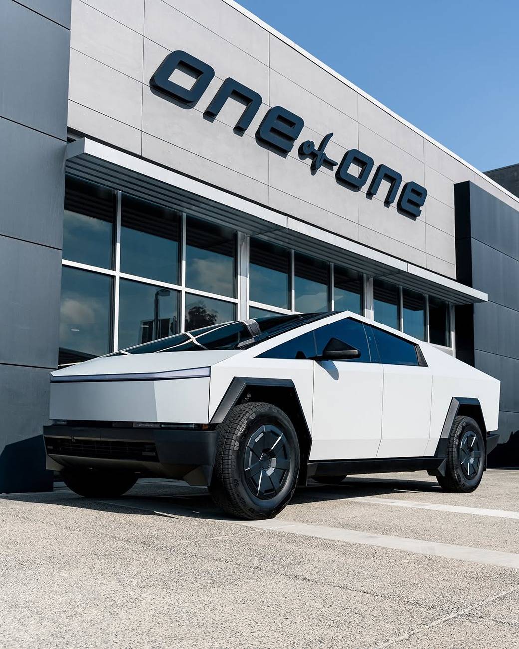 Tesla Cybertruck Pure PPF Satin Ballon White Cybertruck wrapped by One of One SnapInsta.to_512285054_18510321313025113_3918822506037859346_n