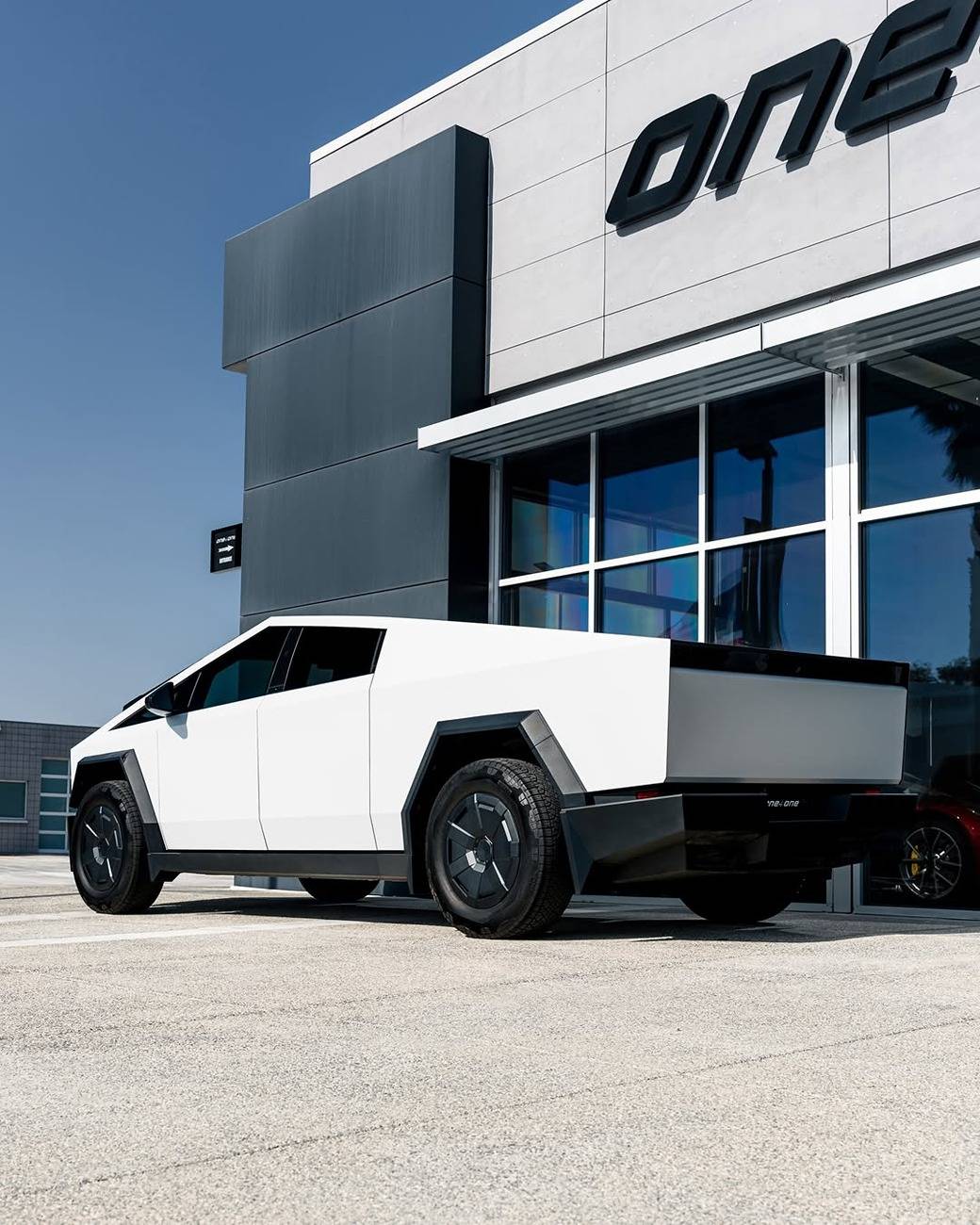 Tesla Cybertruck Pure PPF Satin Ballon White Cybertruck wrapped by One of One SnapInsta.to_513265074_18510321340025113_1863798318999506160_n