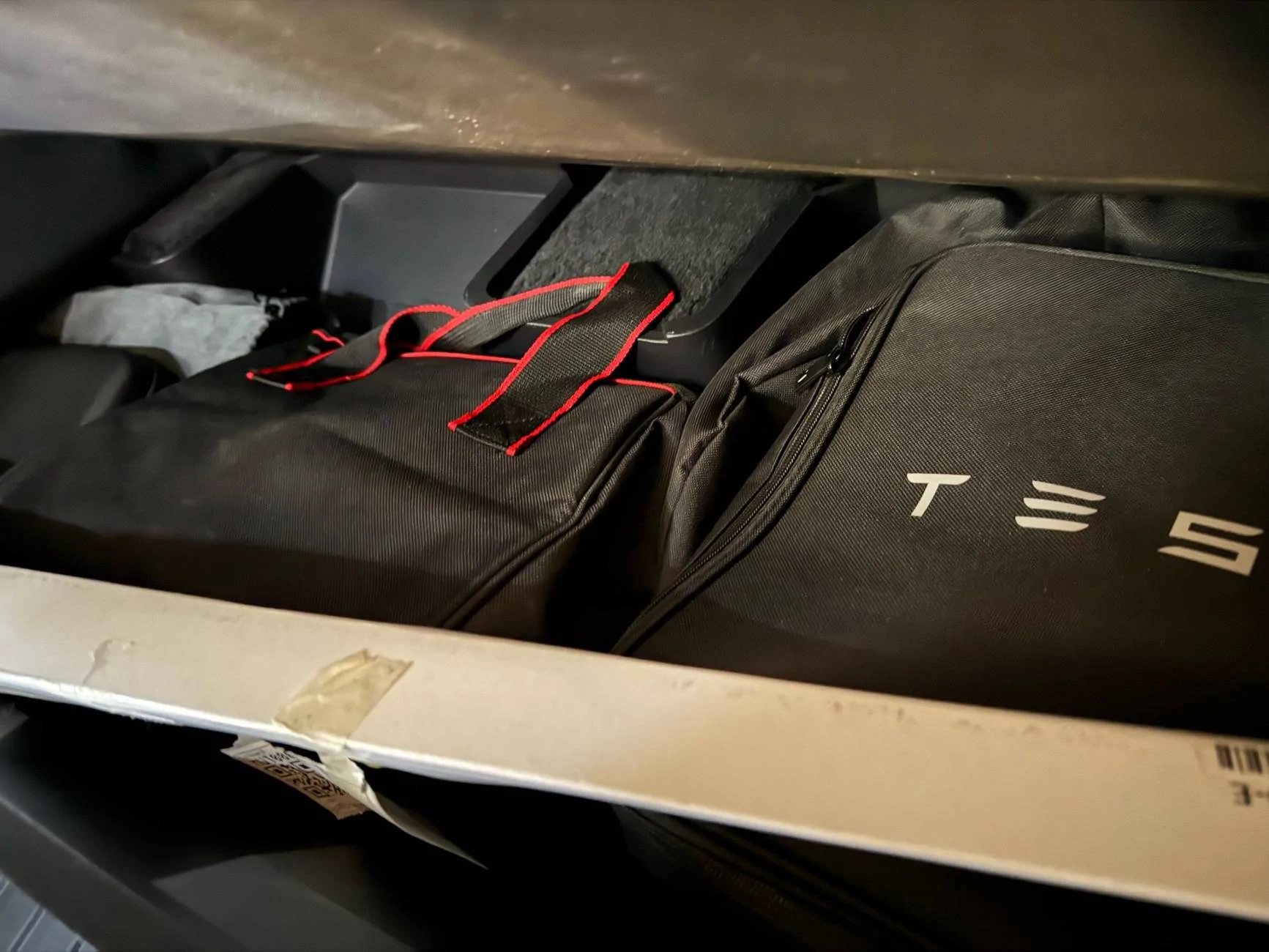 Tesla Cybertruck Who else carries an extra wiper blade with them? IMG_1759