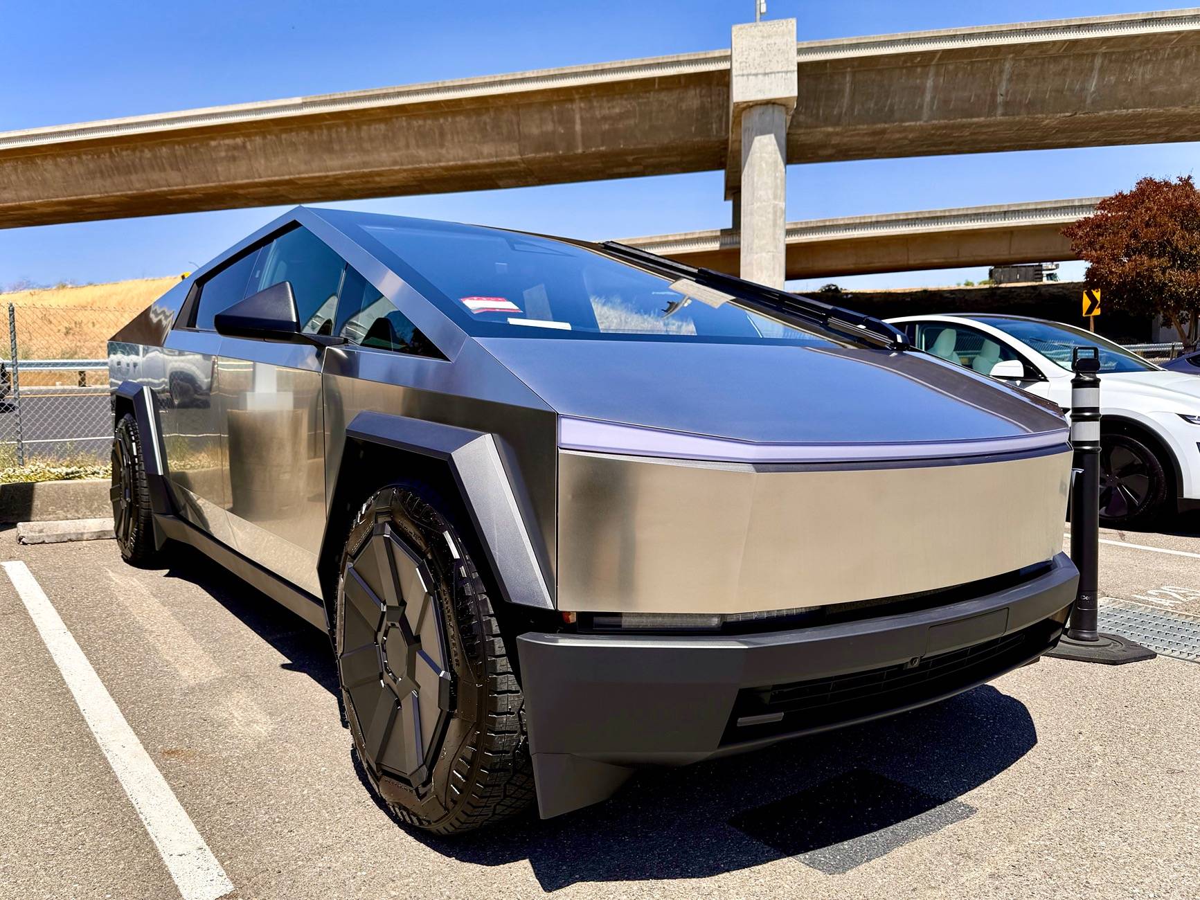 Tesla Cybertruck Disconcerting IMG_4533