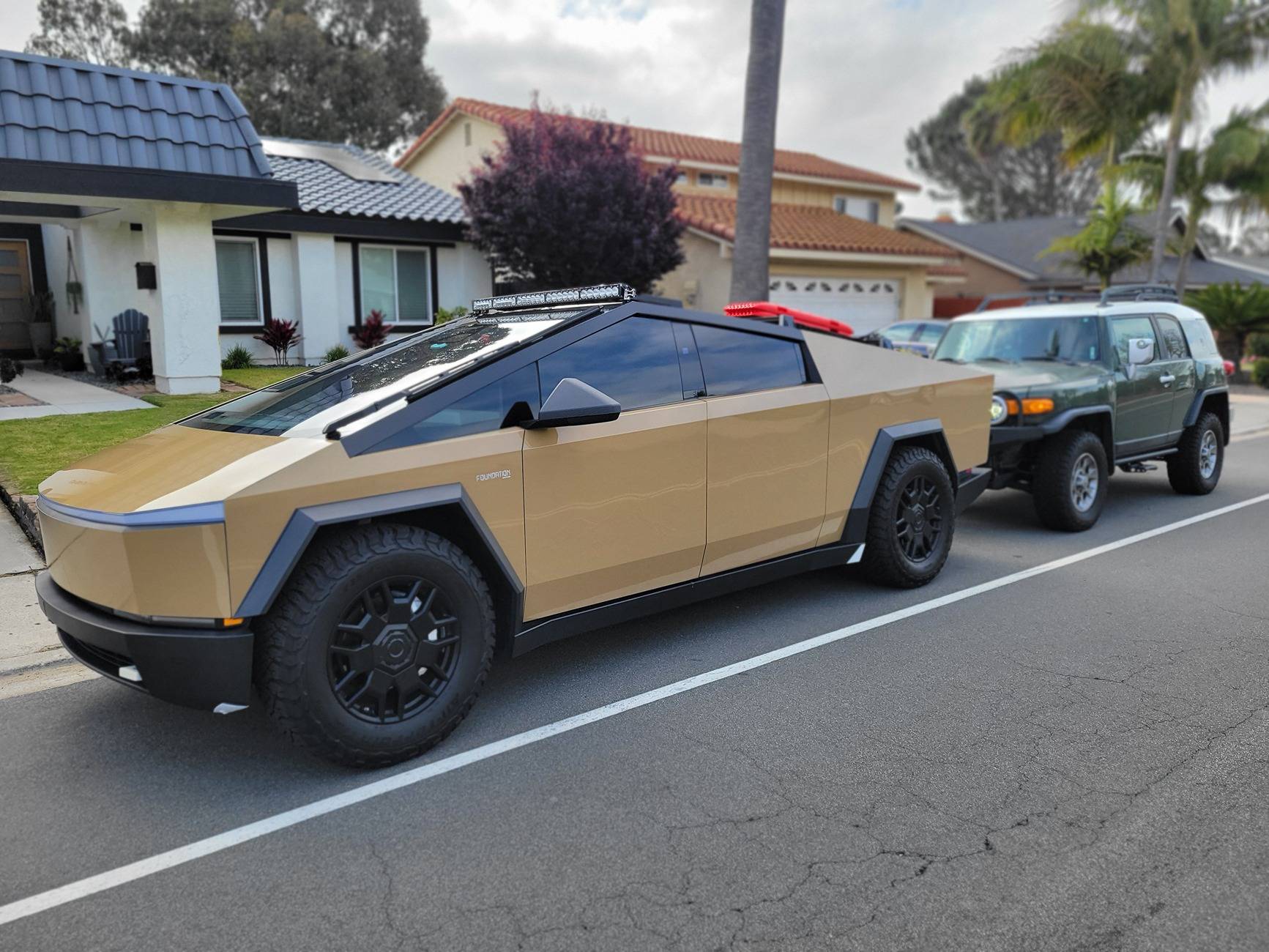 Tesla Cybertruck Picture of pillar delete wrap with cap/rack? 20250524_083235