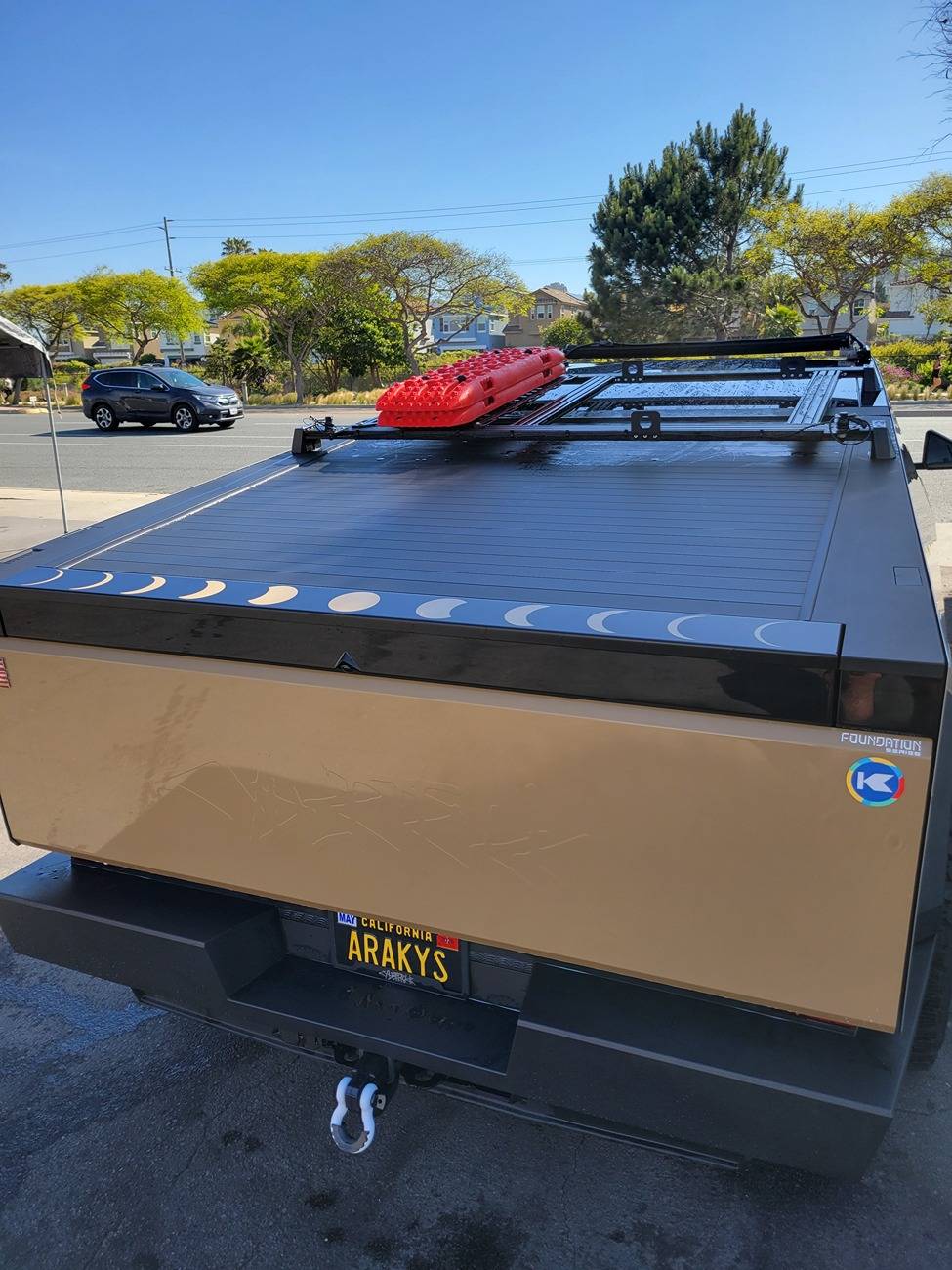 Tesla Cybertruck Picture of pillar delete wrap with cap/rack? 20250510_092101