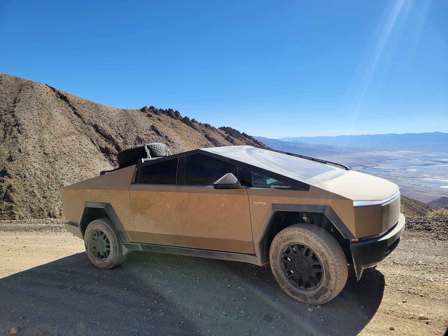 Tesla Cybertruck Picture of pillar delete wrap with cap/rack? 20240928_144043