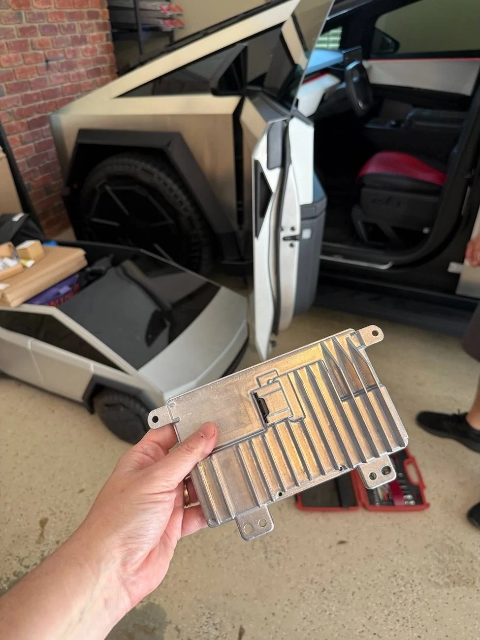 Tesla Cybertruck HARDWARE FIX for hot phone charging issue! New wireless charger has a built-in heatsink IMG_3333