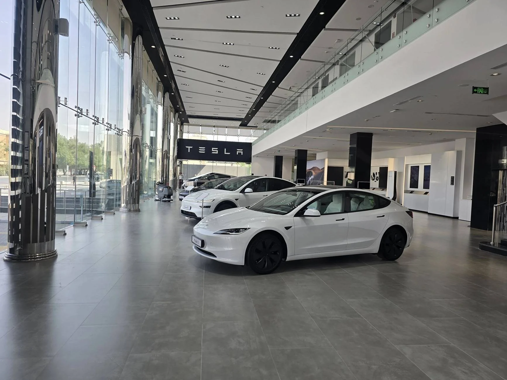 Tesla Cybertruck Saudi Arabia Tesla showroom opens. First international market for Cybertruck sales. GuYdbfFXQAAkLlc