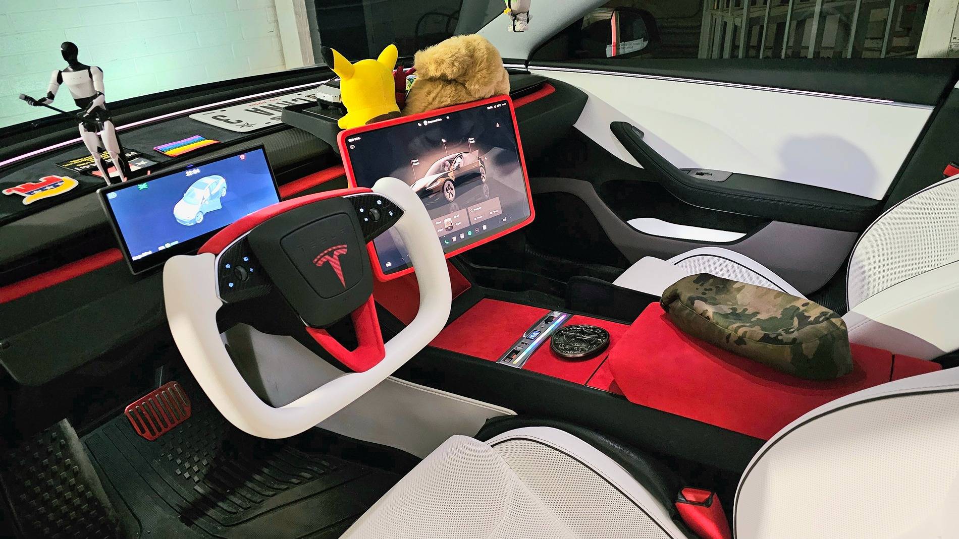 Tesla Cybertruck Cybertruck YOKE is Here! Click Below🫡 20250511_220432