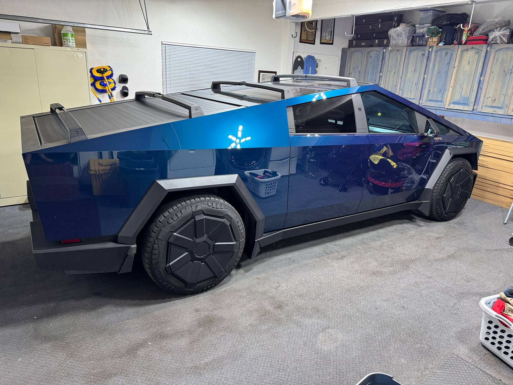 Tesla Cybertruck AWD VS Cyberbeast IMG_6165