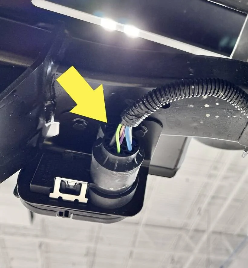 Tesla Cybertruck 7-pin Trailer Connection - No Power IMG_1784
