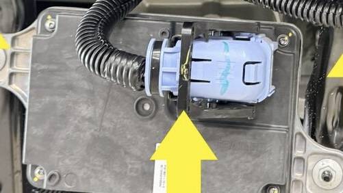 Tesla Cybertruck 7-pin Trailer Connection - No Power IMG_1785