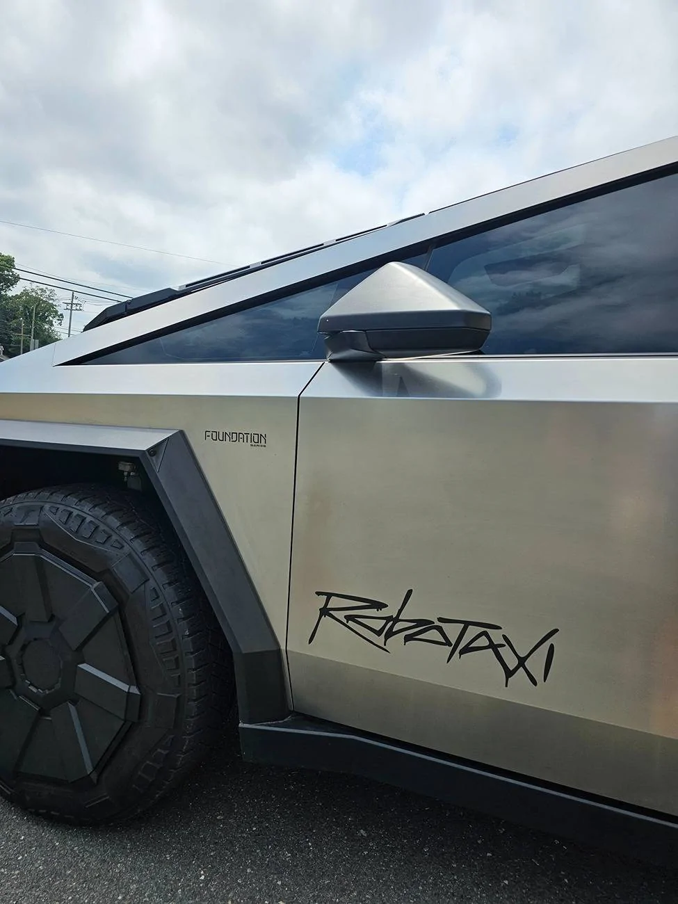 Tesla Cybertruck My Cybertruck is a Robotaxi 😁 20250628_140515