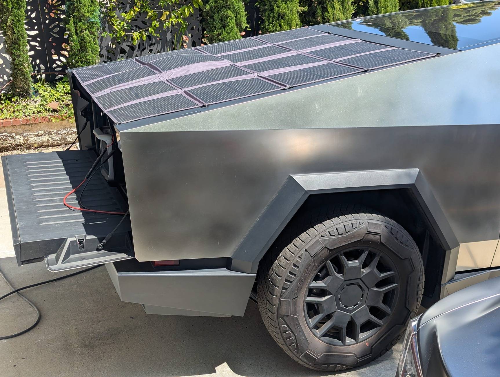 Tesla Cybertruck Wouldn’t it be cool if Ecoflow did this for the Cybertruck? 1751316470626-85