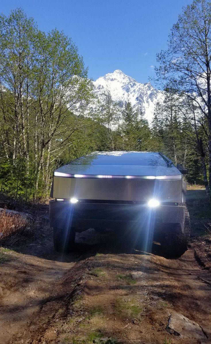 Tesla Cybertruck Painting vs Wrapping Cybertruck 20240511_155708crsm