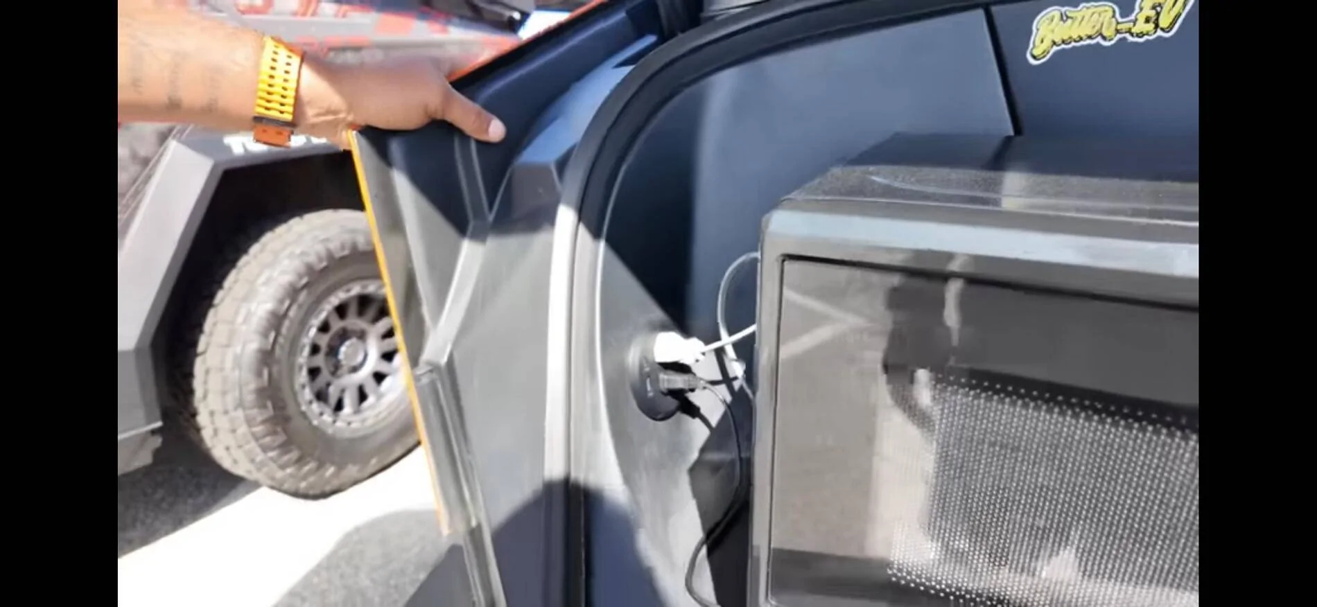 Tesla Cybertruck Frunk outlet outlets IMG_1063