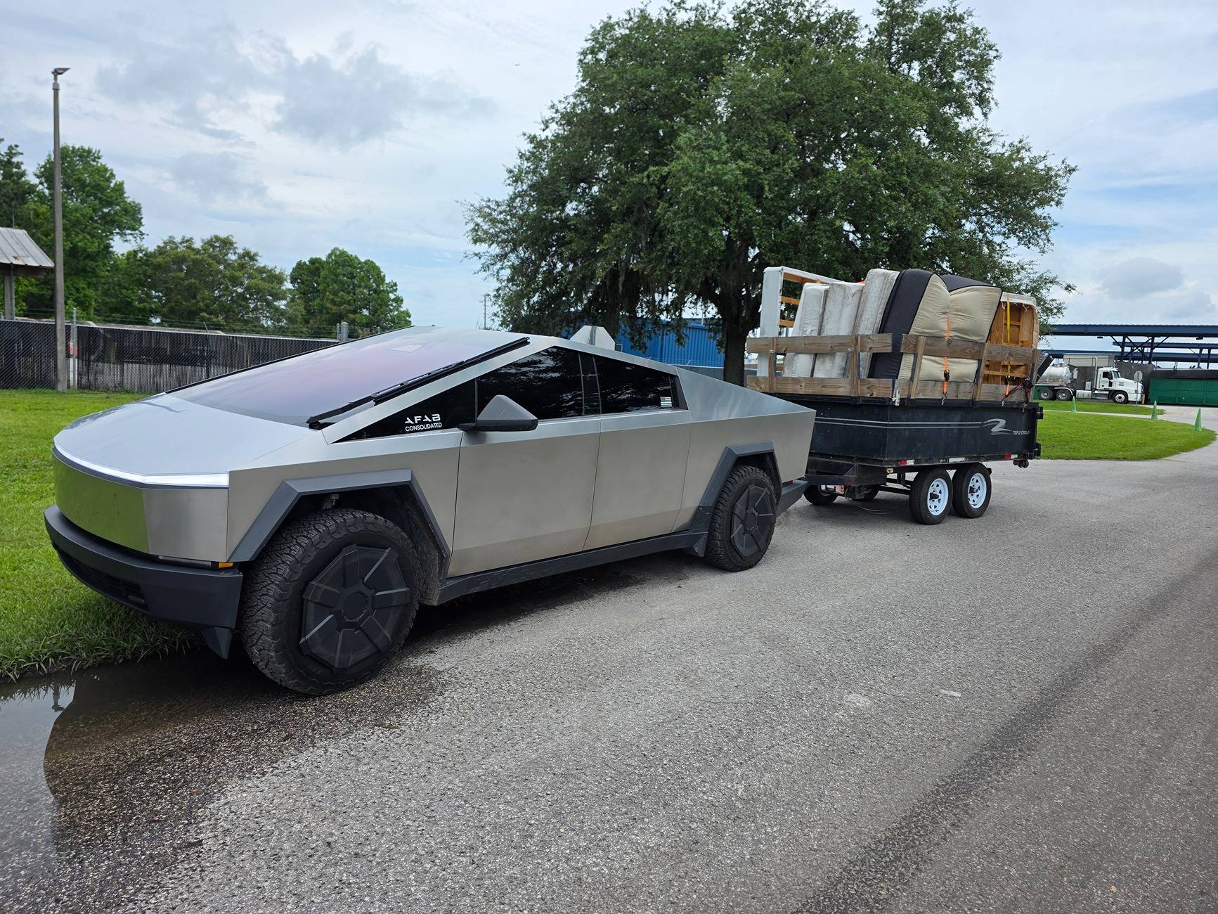 Tesla Cybertruck 🦾 Cybertruck doing truck stuff!  Post your photos! 20250703_141317