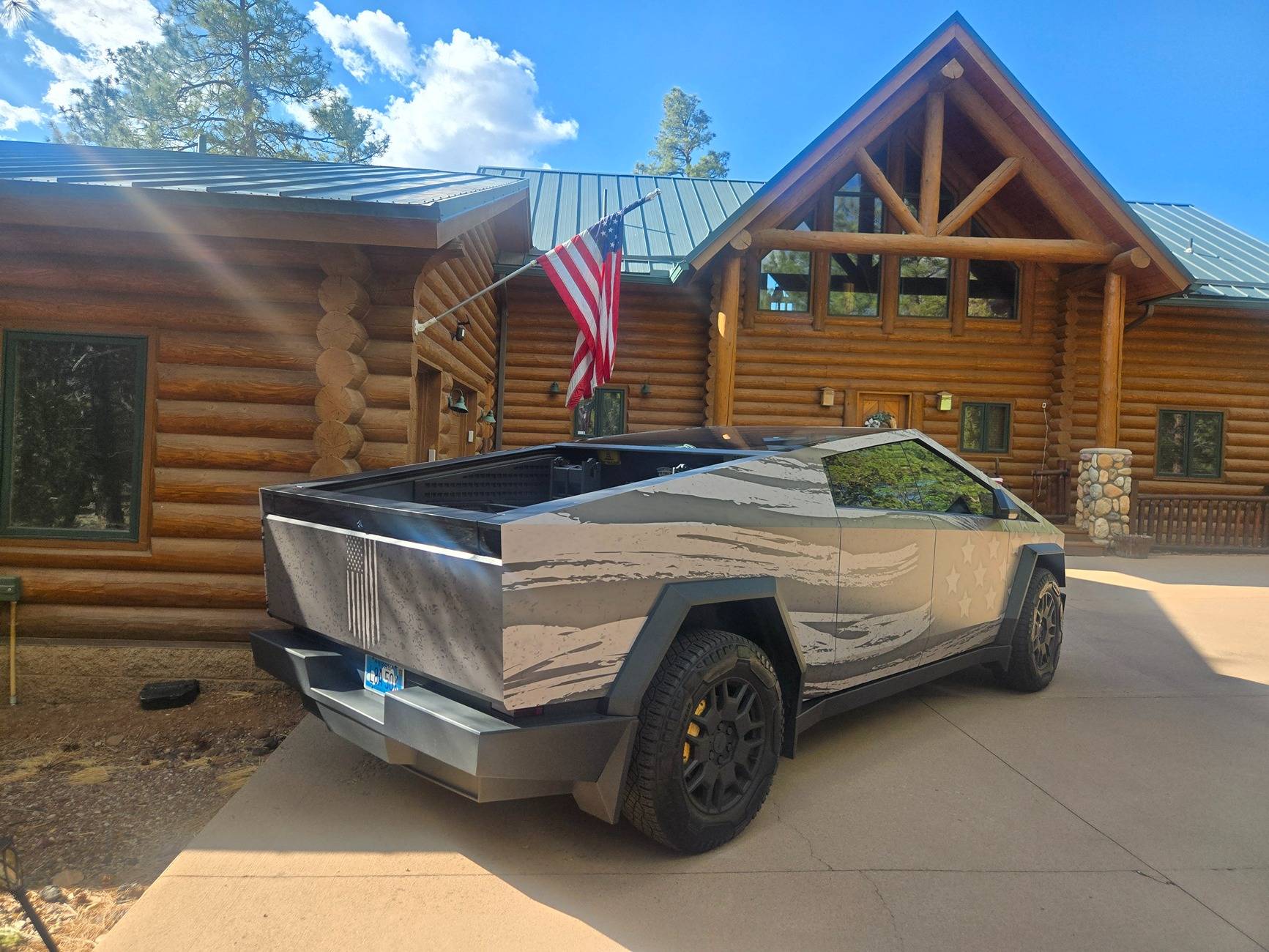 Tesla Cybertruck Share your best Cybertruck Independence Day photo! 1000006356