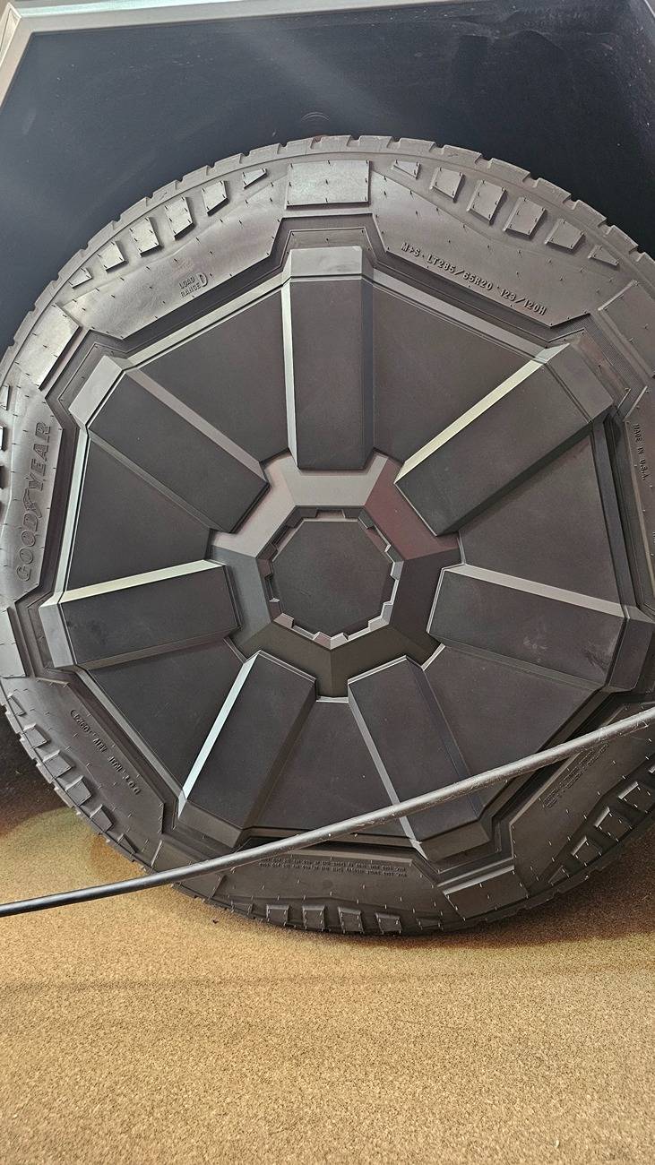 Tesla Cybertruck Restoring the wheel covers? What do you use? 20250706_114400