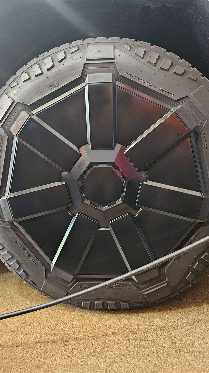 Tesla Cybertruck Restoring the wheel covers? What do you use? 20250706_114512
