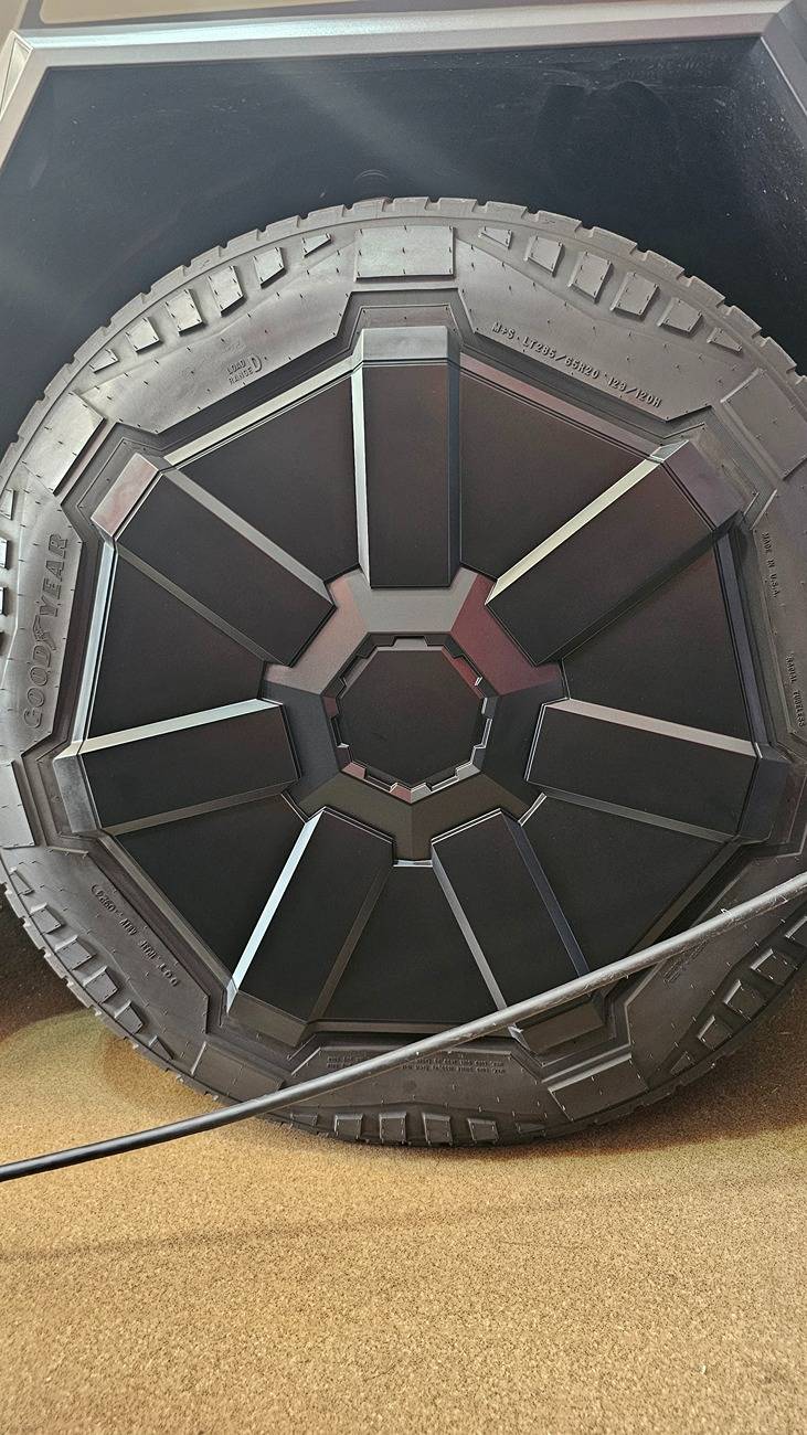 Tesla Cybertruck Restoring the wheel covers? What do you use? 20250706_114727