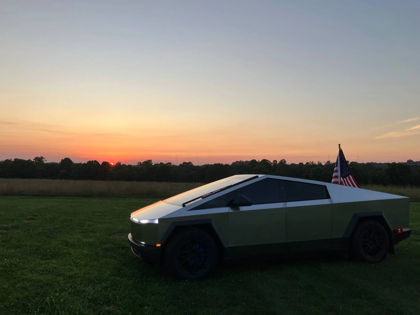 Tesla Cybertruck Share your best Cybertruck Independence Day photo! IMG_2921