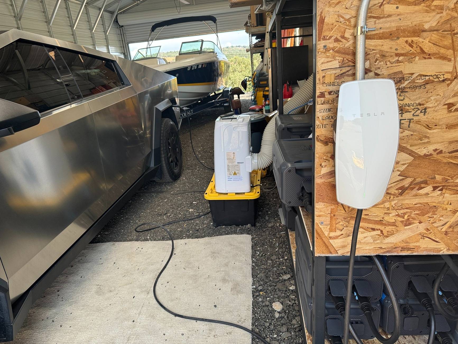Tesla Cybertruck Solar generator charging general question 502562437_10162744133437974_8553688665352459253_n