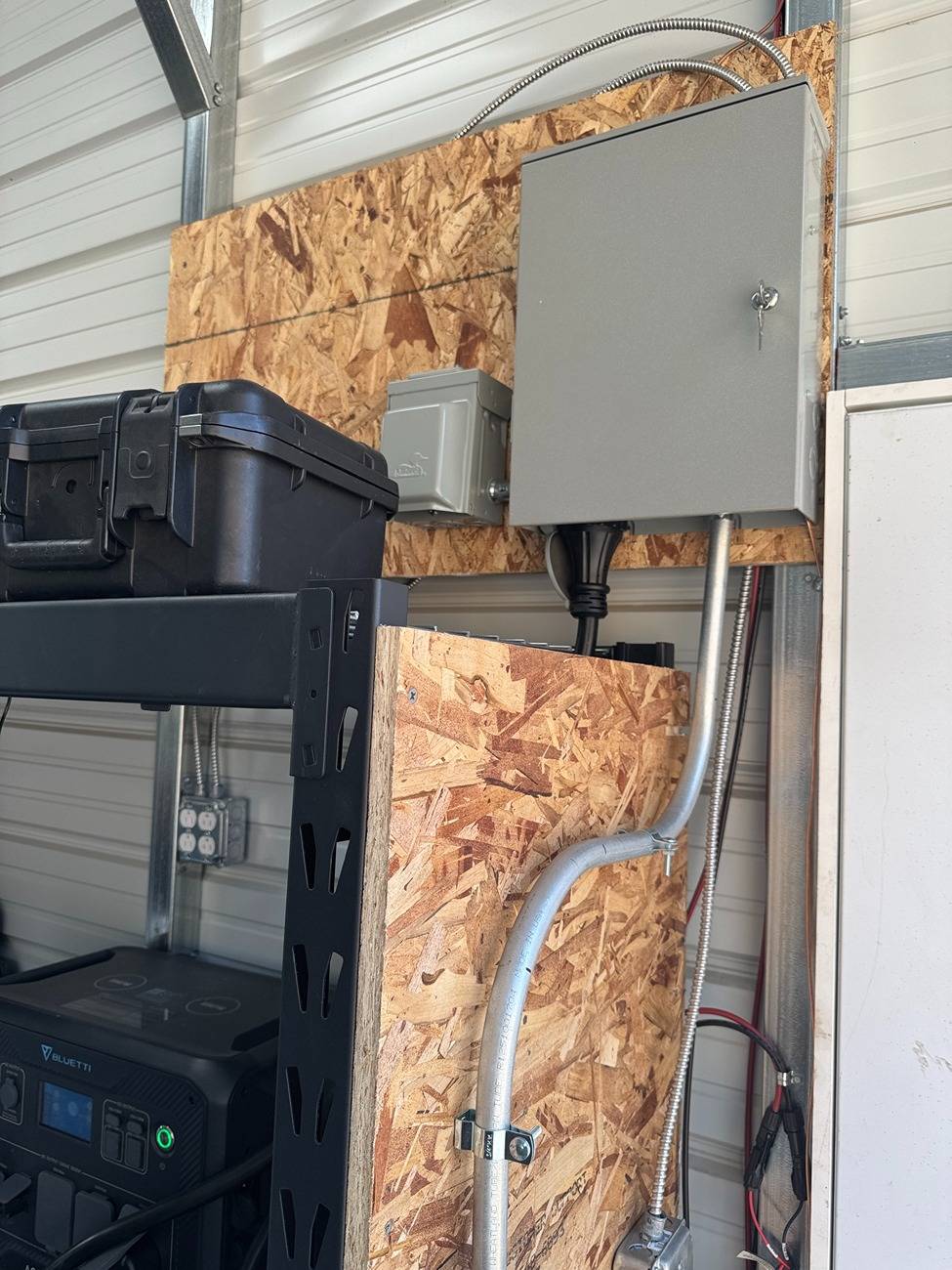 Tesla Cybertruck Solar generator charging general question 509590065_10162744133562974_5068546849470462503_n