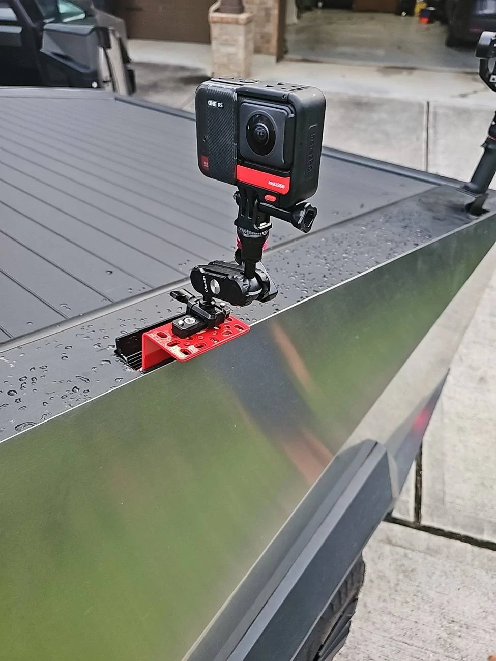 Tesla Cybertruck Cyber-Rail: Universal Gear Mount DJI_20250707_200535_55