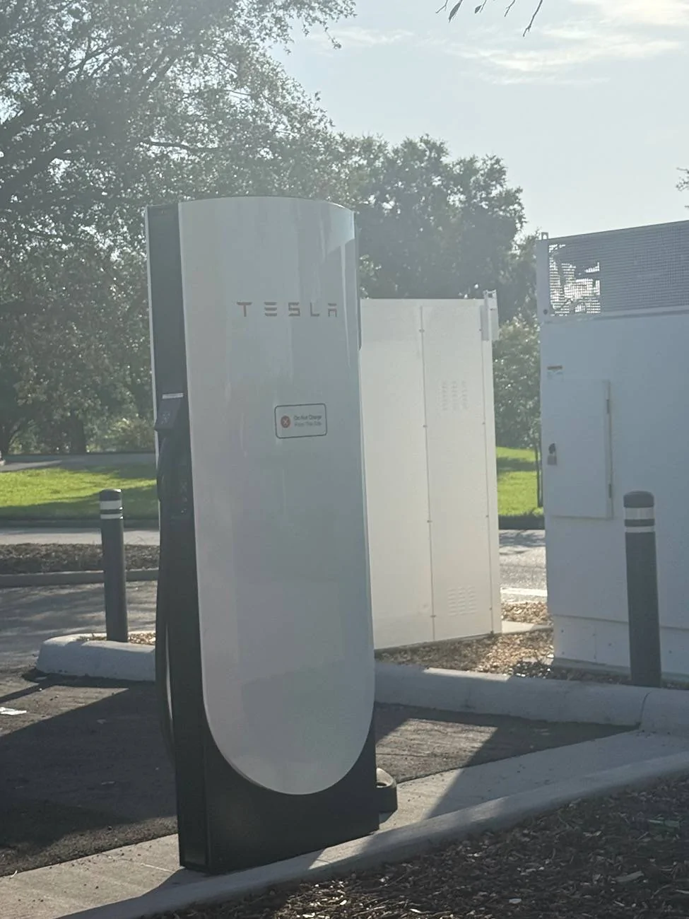 Tesla Cybertruck Cybertruck can now charge up to 325kW on select V4 Superchargers! IMG_3400