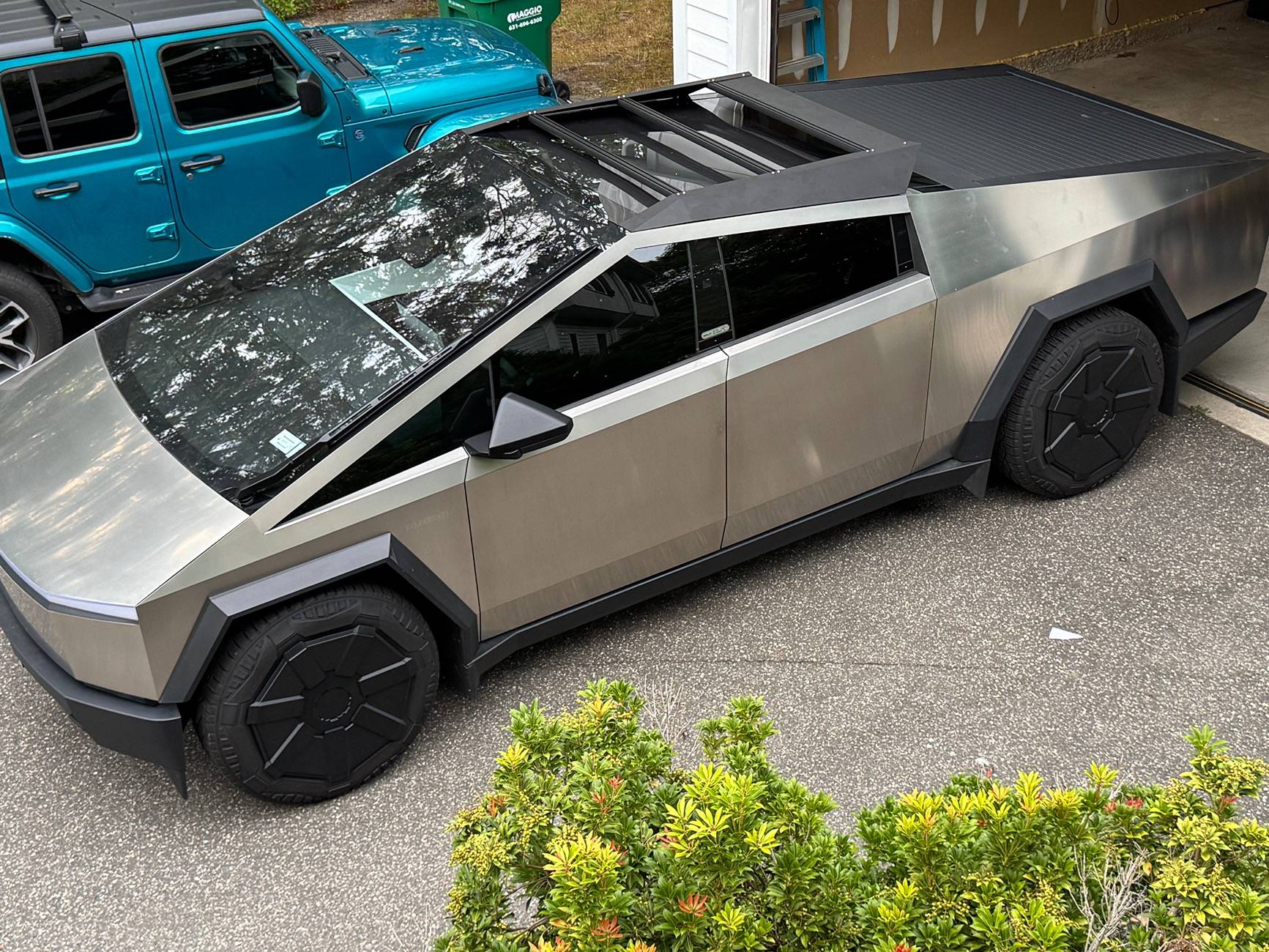 Tesla Cybertruck Cybertruckco sport roof fitment problem IMG_0269