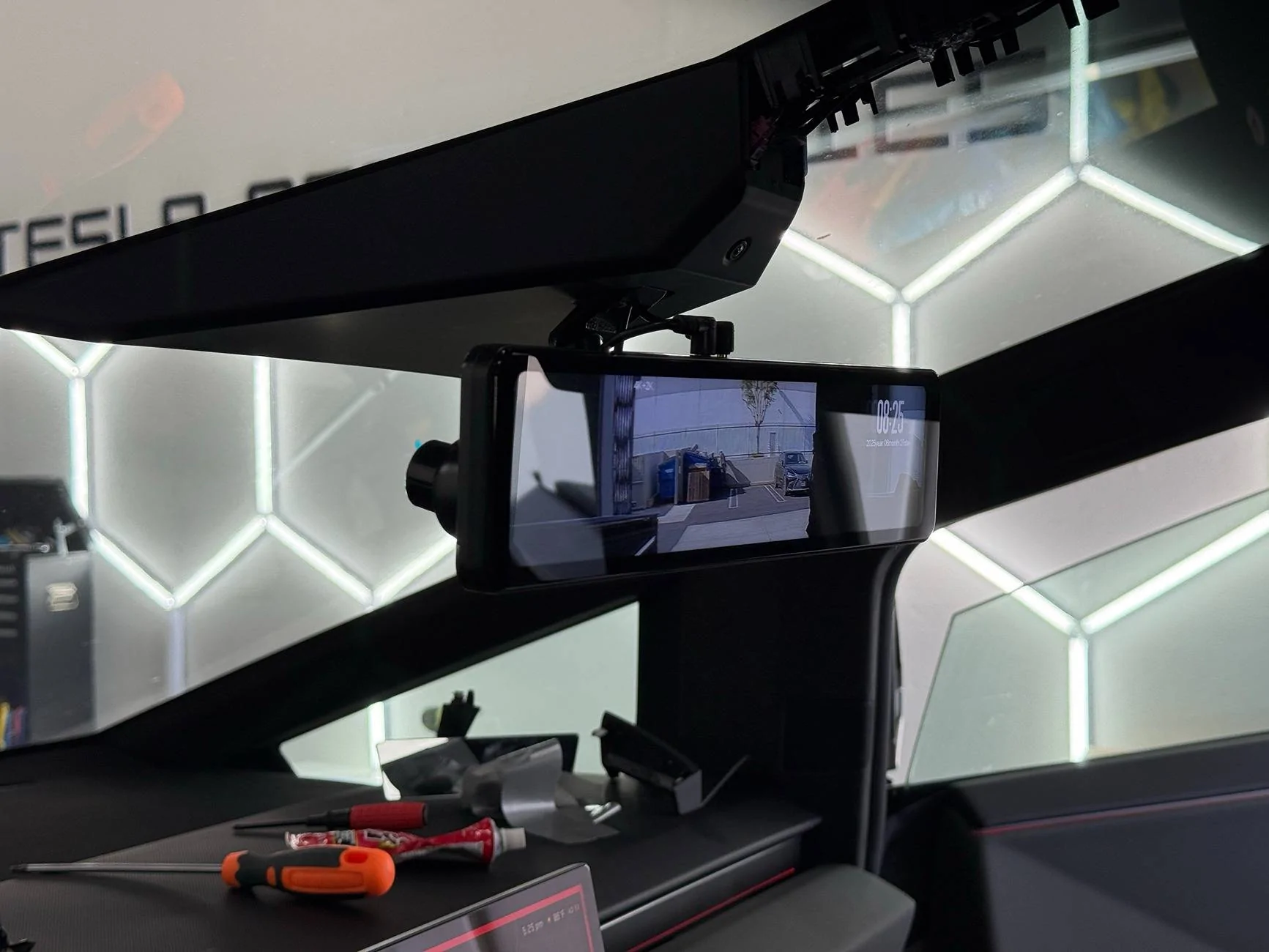 Tesla Cybertruck 2.0 Cybertruck Digital Mirror Review Video By Hansshow 1752490527995-wc