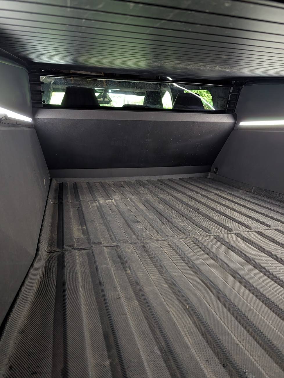 Tesla Cybertruck Leaking in the bed ….. PXL_20250714_202831722