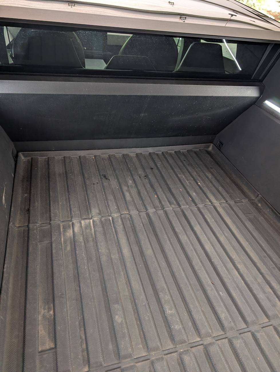 Tesla Cybertruck Leaking in the bed ….. PXL_20250714_202902492