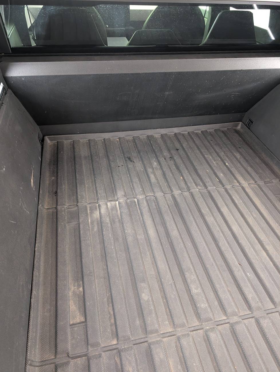 Tesla Cybertruck Leaking in the bed ….. PXL_20250714_202905656