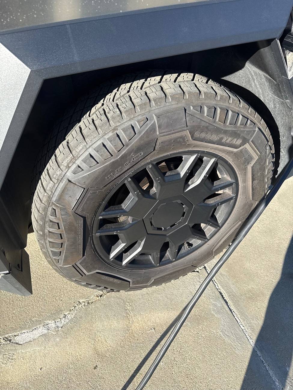 Tesla Cybertruck Tire Rotation - tire shops that do it properly? IMG_3986