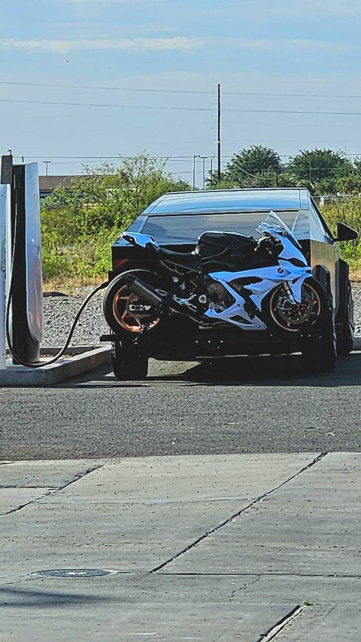 Tesla Cybertruck Daily random Cybertruck photos thread - Post Yours! 📸 🤳 20250718_081327