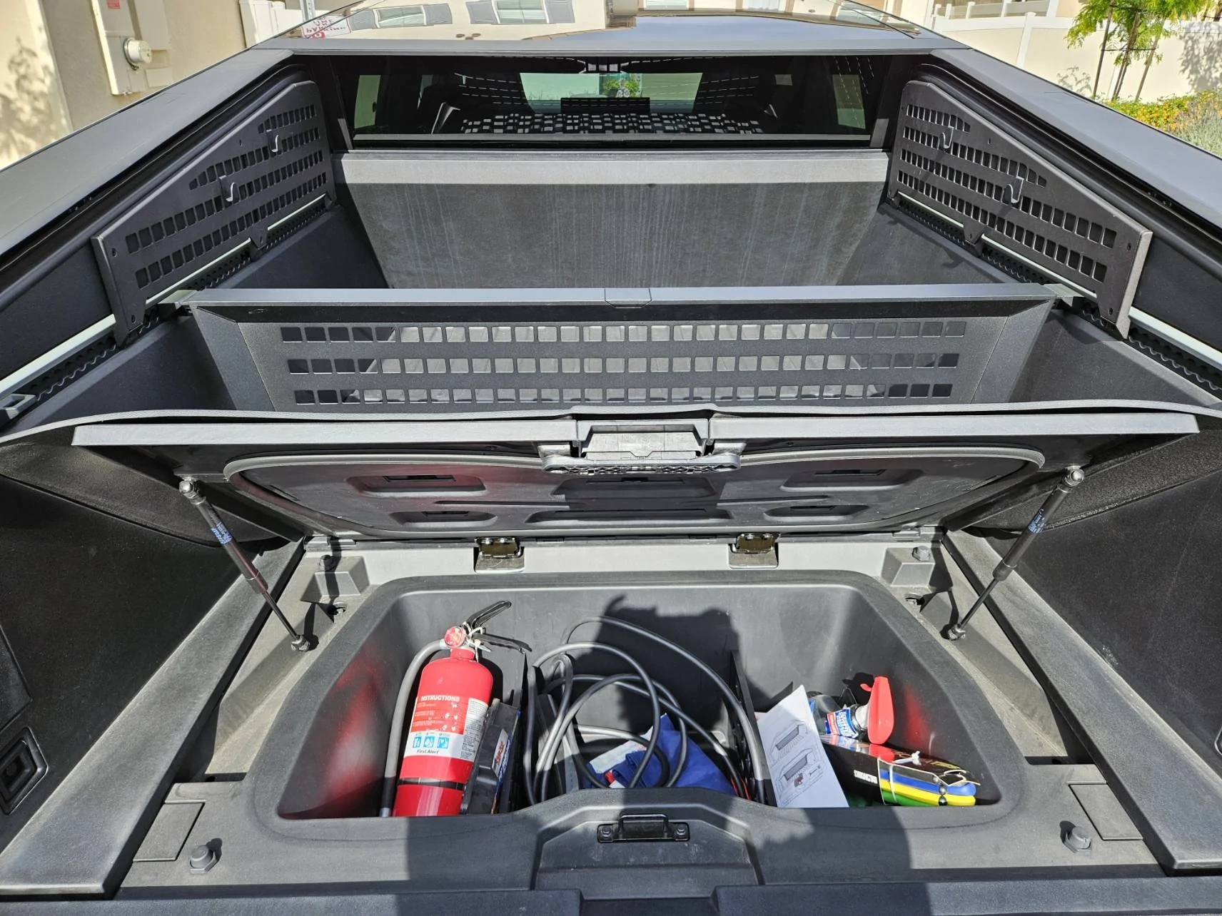 Tesla Cybertruck Bed divider w/ bed liner? 20250601_163828