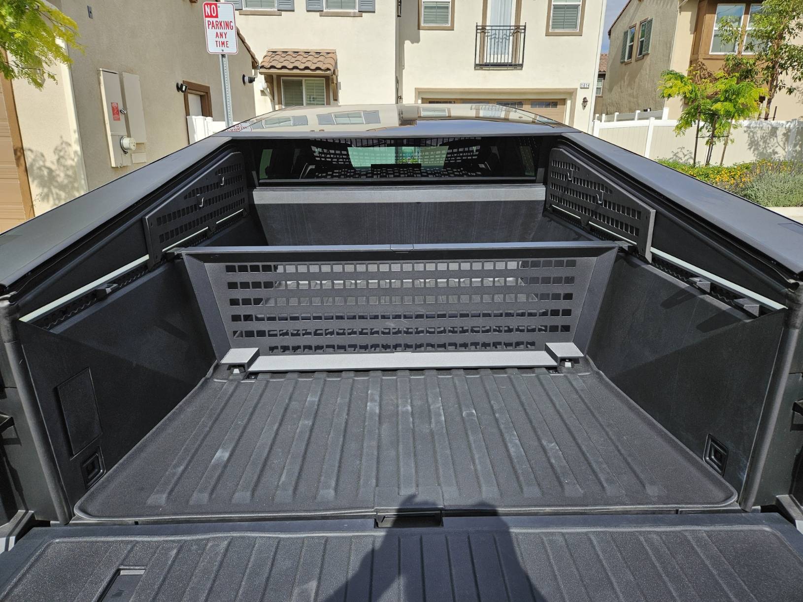 Tesla Cybertruck Bed divider w/ bed liner? 20250601_163819
