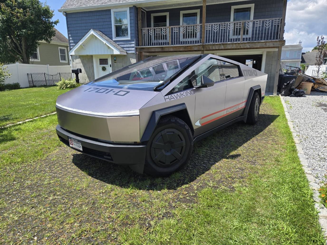 Tesla Cybertruck WTB 2 Phaser banks w/emitters and a compliment of Photon torpedoes and launcher 20250722_121715