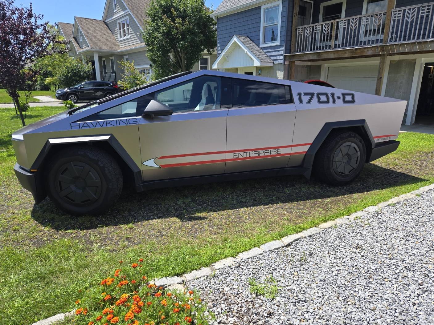 Tesla Cybertruck WTB 2 Phaser banks w/emitters and a compliment of Photon torpedoes and launcher 20250722_121707