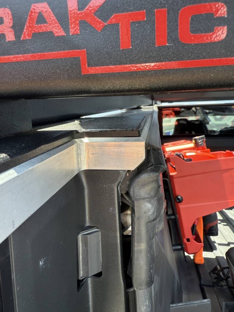 Tesla Cybertruck Cybertruck carrying dune buggy on its roof 67CC014E-8A56-4CB0-A894-57EC4167E7BB_1_105_c