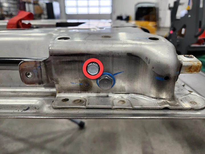 Tesla Cybertruck Tailgate making popping noise when closing and very heavy. 1753746297307-a3