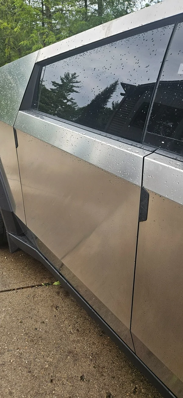 Tesla Cybertruck Best door handles / pulls / grabbers recommendations? 20250727_193913
