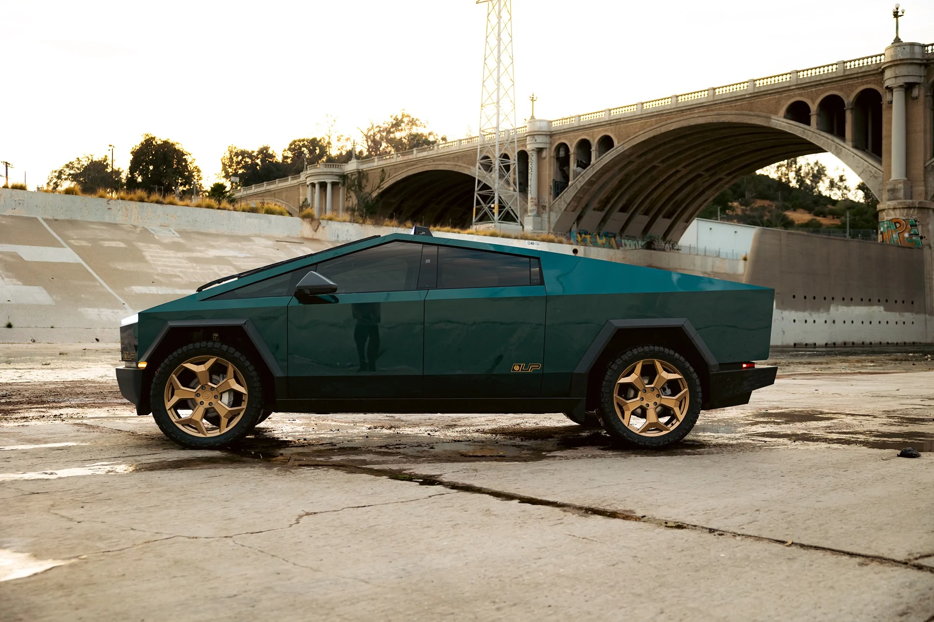 Tesla Cybertruck NEW* Shockwave PPF by Flexishield | Bronze Cybrspoke | Light Bar | @Unplugged Performance Build | R6CO8788