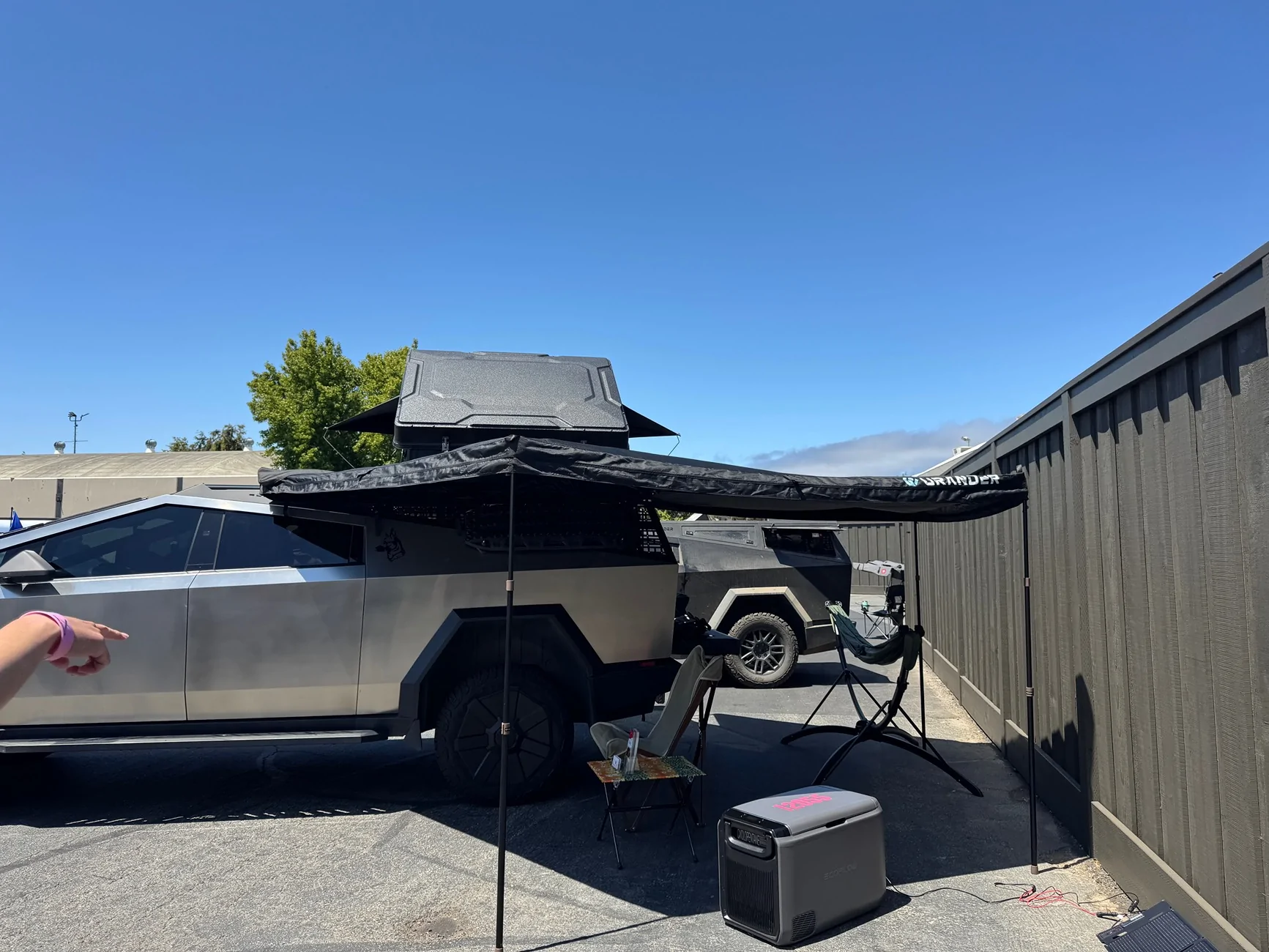 Tesla Cybertruck [URANDER NEW RELEASE] Ultra-Slim Hard Shell Queen Size Rooftop Tent – Built for Comfort, Designed for Your Cybertruck IMG_7554