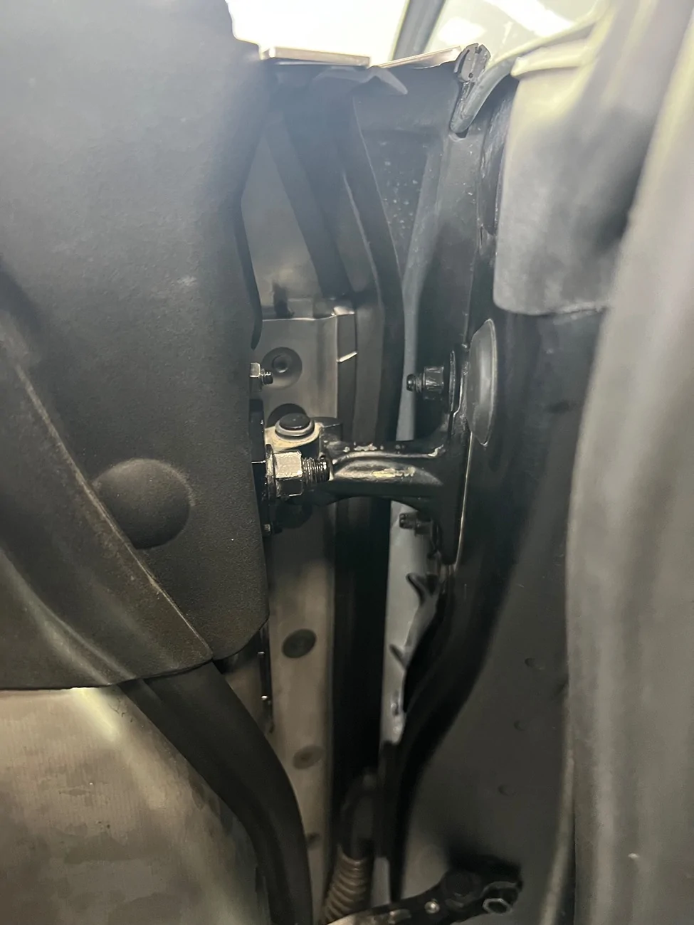 Tesla Cybertruck Wind noise driver door + window IMG_0154