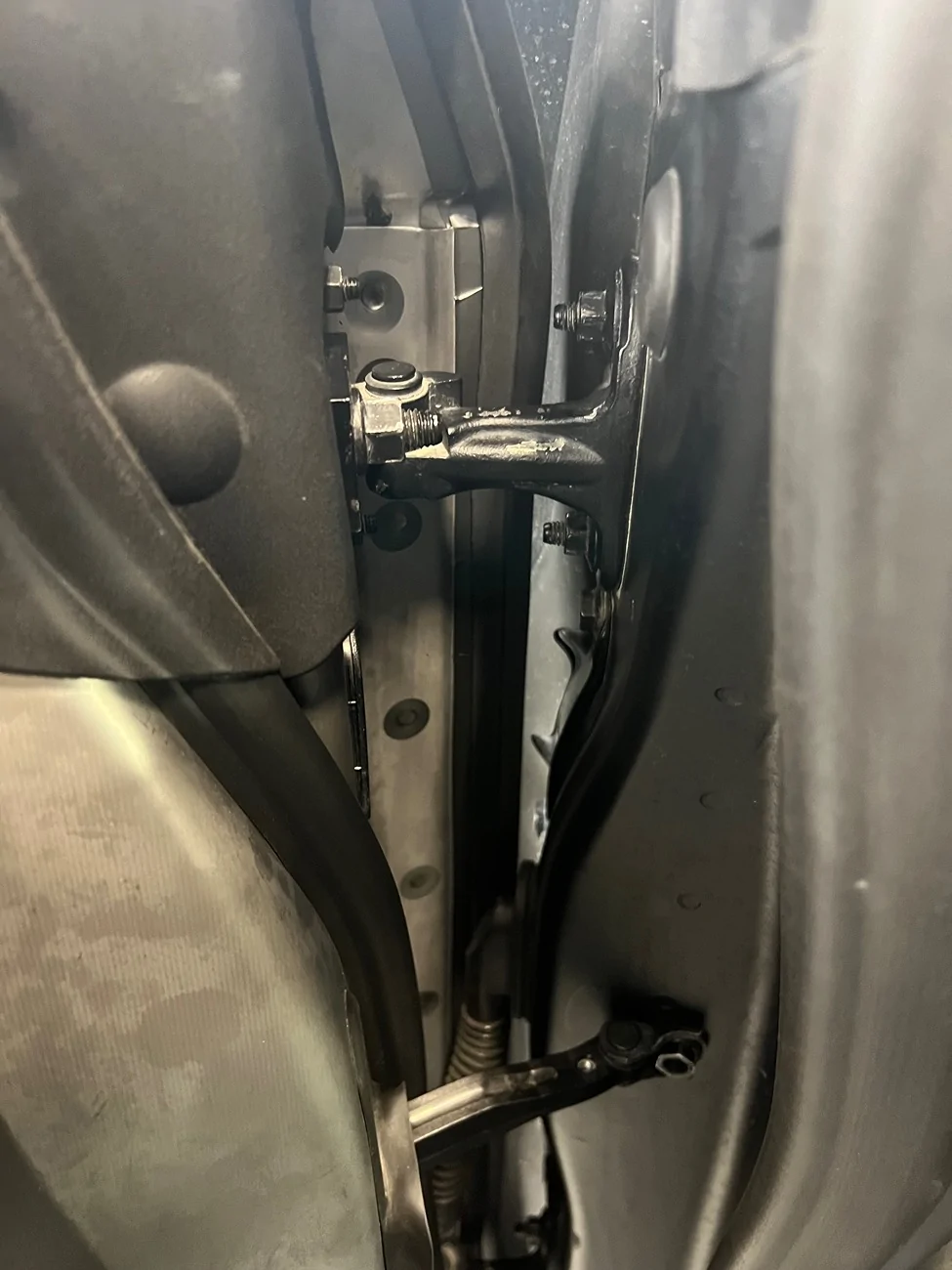 Tesla Cybertruck Wind noise driver door + window IMG_0155
