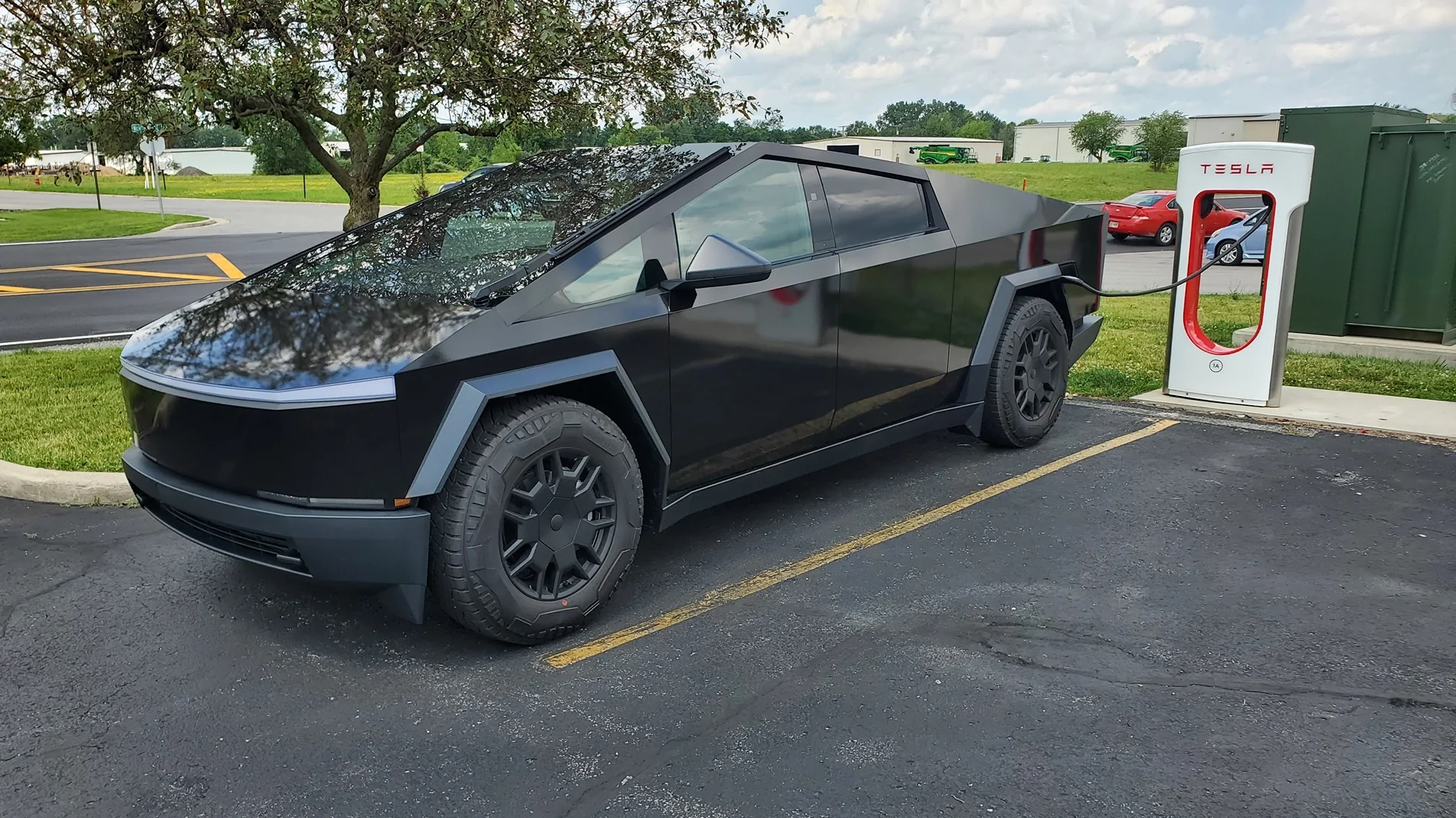 Tesla Cybertruck Bout to remove my vinyl wrap, any tips? 2
